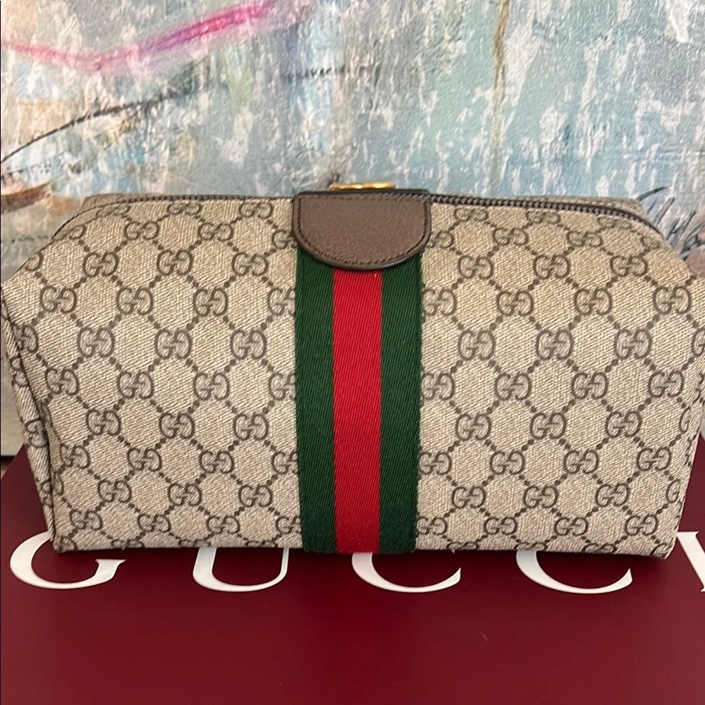 Brand New With Tags GUCCI SAVOY MEDIUM TOILETRY CASE - Picture 5 of 7